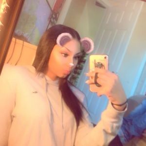 Meet your Posher, Salliana